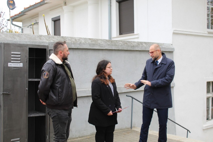 Gniezno. Cmentarze zyskały zniczodzielnie. Znicze nie muszą się marnować