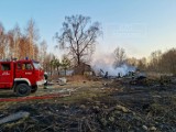 Duży pożar w Szczawinie (gm. Zgierz). Całkowicie spłonęły dwa budynki. 