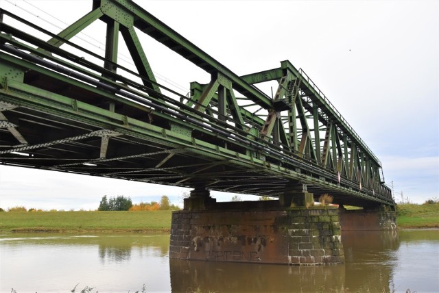 Kolej wybrała wykonawcę remontu torów pomiędzy Opolem Zachodnim i Groszowicami. Kiedy budowa nowego mostu nad Odrą?