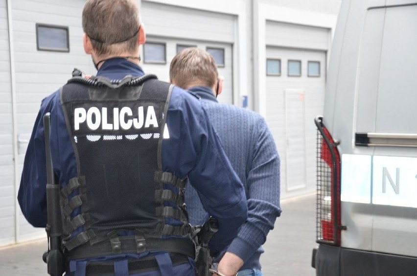 W Gdańsku zatrzymano mężczyznę podejrzanego o składanie propozycji seksualnych 12-latce. Trafił na łowcę pedofilów
