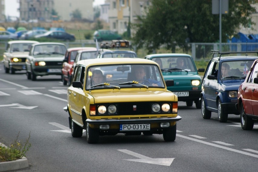 II Zlot Fiata 126p i Klasyków. Parada czasowych samochodów w Inowrocławiu [zdjęcia]