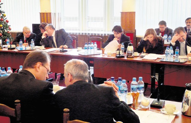 Sesja rady miejskiej była bardzo gorąca, radni zdecydowali m.in. o obniżeniu pensji Anny Milczanowskiej