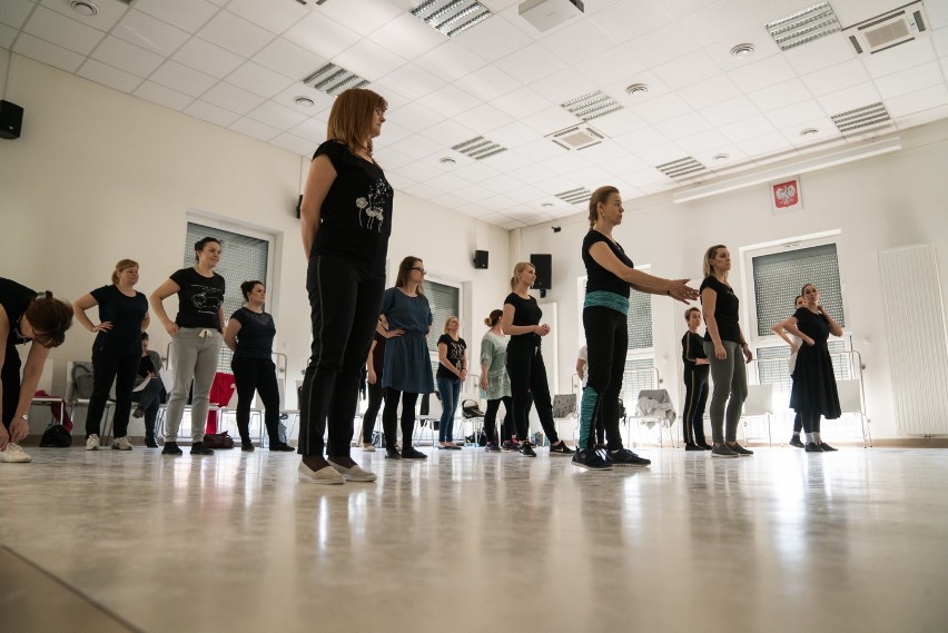 16 i 17 marca Centrum Kultury i Sztuki w Koninie rozpoczęło warsztatami „Tańce i zabawy folkloru wielkopolskiego” realizację projektu.