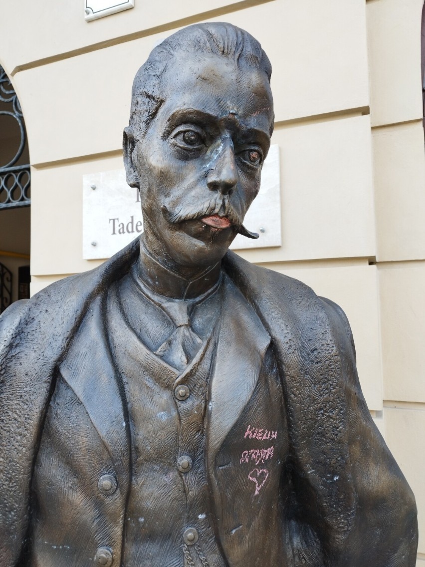 Rzeźba Tadeusza Tertila stojąca na tarnowskim Rynku została...