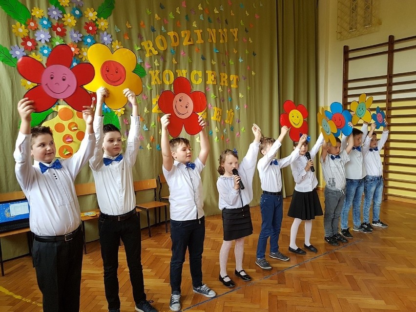 Imprezę rozpoczął niezwykły koncert życzeń, czyli tańce...