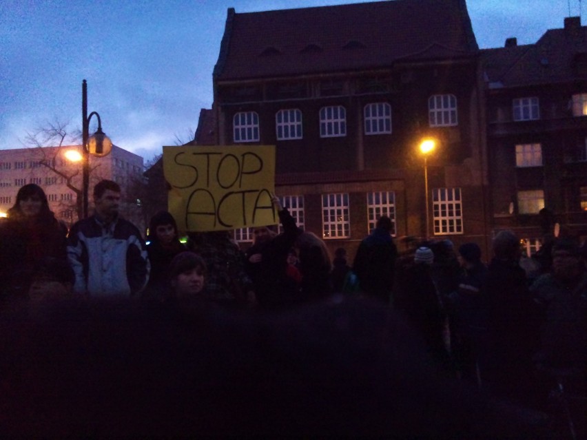 Demonstracja przed Urzędem Marszałkowskim