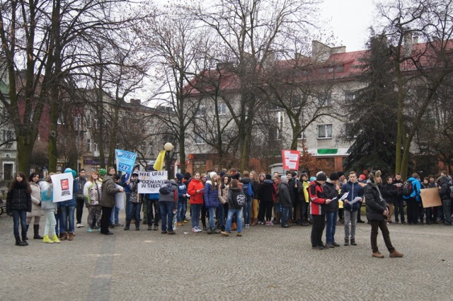 Stop Cyberprzemocy. Happening uczniów ZSG 1 w Radomsku