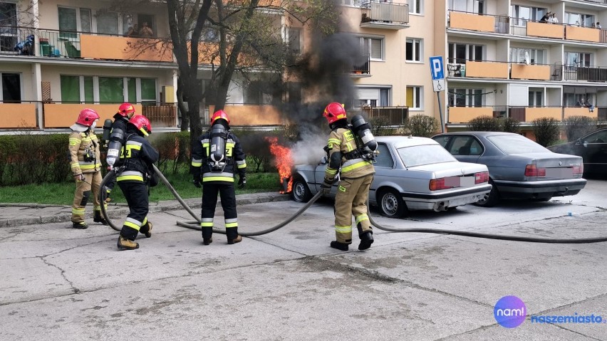 Pożar samochodów marki BMW na ulicy Kaliskiej we Włocławku