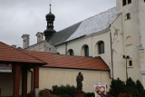 Dach klasztoru w Skępem w tragicznym stanie. Ratują zabytek [zdjęcia]
