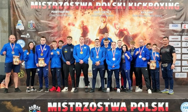 Podczas Mistrzostw Polski w Kickboxingu Light-Contact w Będzinie Rebelia Kartuzy została drużynowym mistrzem Polski juniorów. Indywidualnie kartuzianie zdobyli medale w każdej kategorii wiekowej.