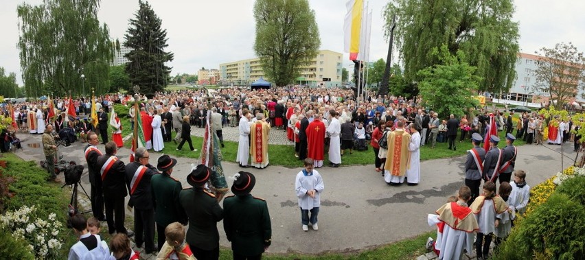 Kardynał Nycz odprawił mszę w Pile. Ogłoszenie patronów miasta