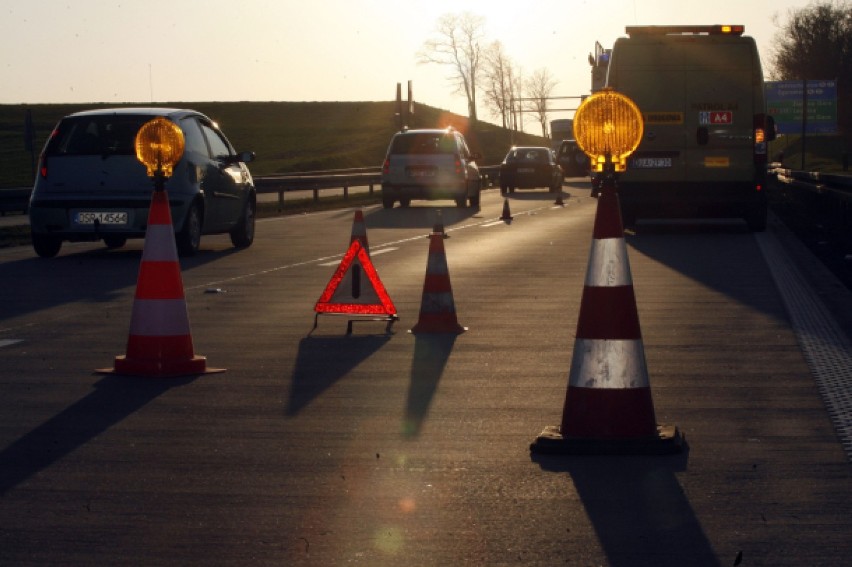 Autostrada A4 zablokowana. Tir zniszczył system viaTOLL