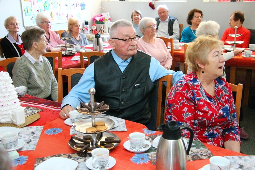 Wspólne kolędowanie i karaoke u krotoszyńskich seniorów [ZDJĘCIA]