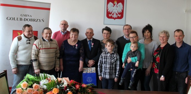 W Urzędzie Gminy Golub-Dobrzyń wręczono medale z okazji jubileuszu 50-lecia pożycia małżeńskiego. Świętowali go państwo Halina i Stefan Wrzoskiewicz.