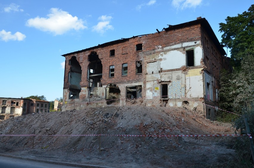 Rozbiórka ruin po Zakładach Przemysłu Lniarskiego w Walimiu