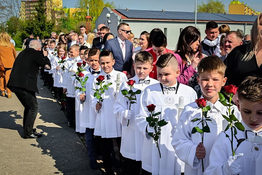 Wałbrzych: Pierwsza Komunia Święta w parafii pw. Podwyższenia Krzyża Świętego na Podzamczu (ZDJĘCIA)
