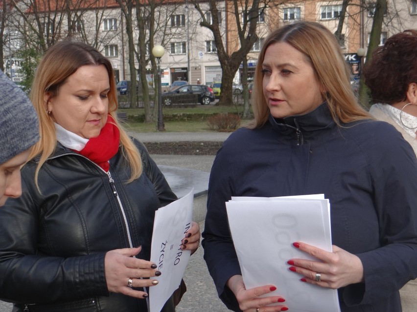 Radomsko: Koalicja Obywatelska zbiera podpisy pod wnioskiem o dofinansowanie in vitro [ZDJĘCIA, FILM]