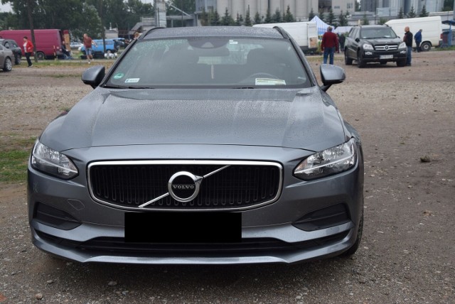 Volvo V90 - rok produkcji 2017, z silnikiem 2.0 diesel  i mocy 197 KM. Stan licznika 172 tys.km. Cena do uzgodnienia