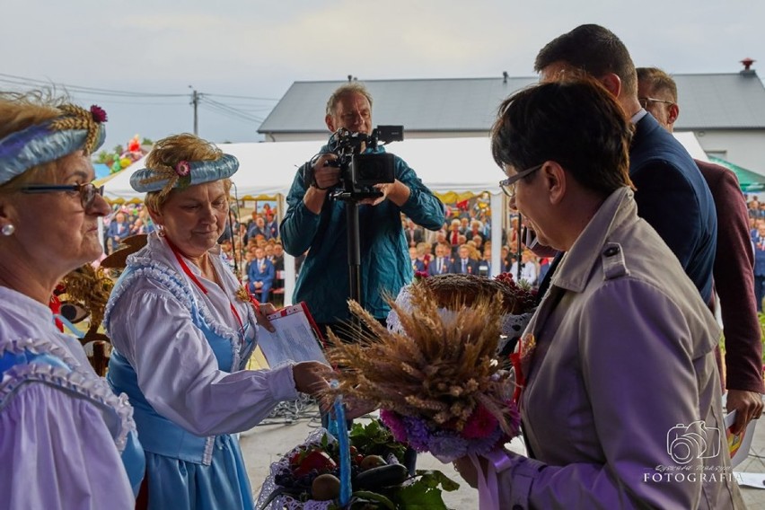 Dożynki w  Krągoli .  Koncerty, konkursy, animacje dla starszych i młodszych zorganizowała gmina Stare Miasto .