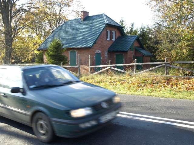 W tym domku myśliwskim 3 lata temu Czesław Jakubek miał więzić i molestować 17-latkę