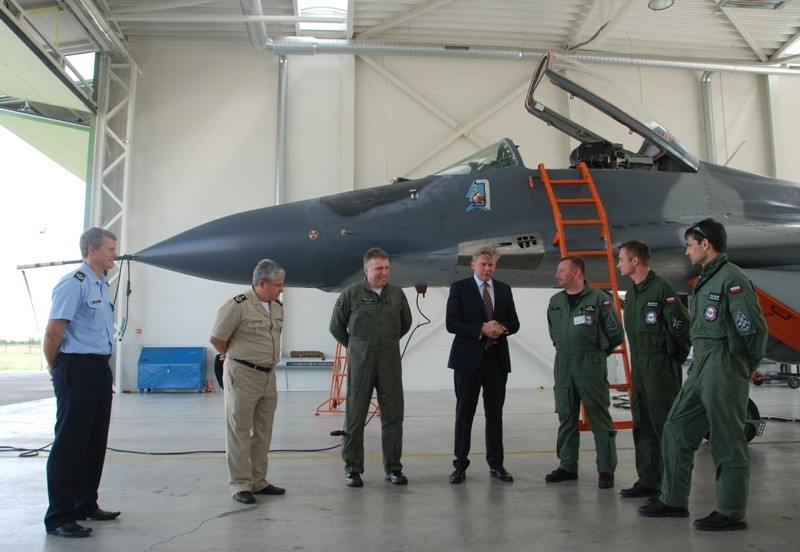 PKW Orlik 4: Lockheed i litewski minister u malborskich pilotów