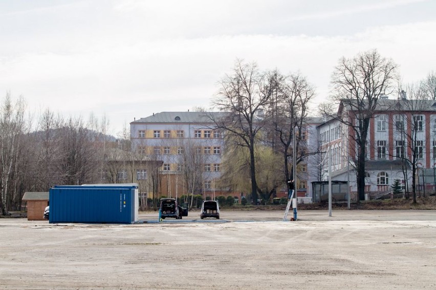 Wałbrzych: W środę będzie gotowy pierwszy w Polsce punkt szczepień drive-thru (ZDJĘCIA)  