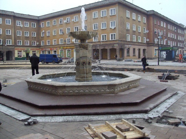 Fontanna na placu św. Anny w Tychach. Od projektu do realizacji. [ZDJĘCIA + FILM]