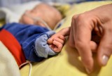 Dzieci walczą z infekcjami. Pediatrzy z Wrocławia mają pełne ręce roboty. Wyjątkowo groźny jest wirus RSV