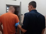 Prabuty: Ukradł 12 puszek piwa i uciekł. Potem szarpał się z policjantami i ich obrażał 