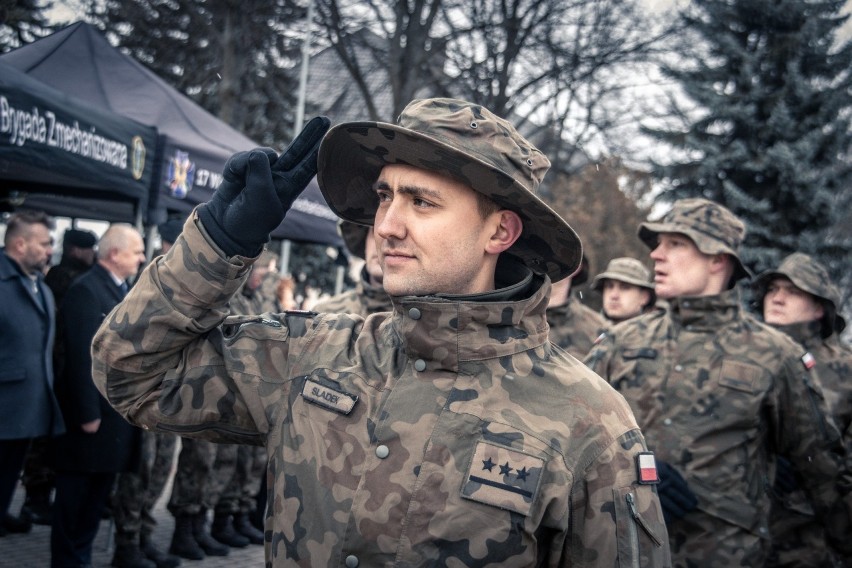 W Międzyrzeczu pożegnano żołnierzy wyjeżdżających na misję...