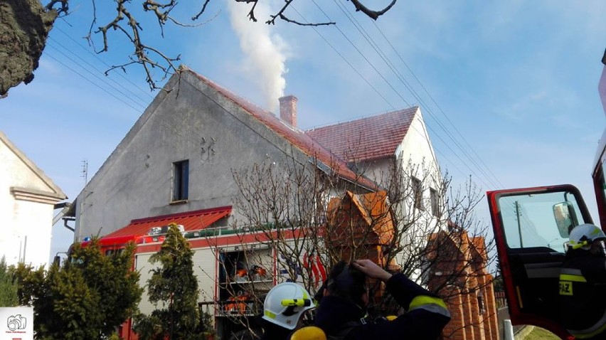 Pożar sadzy w kominie w miejscowości Wyganów (gm. Kobylin) - ZDJĘCIA