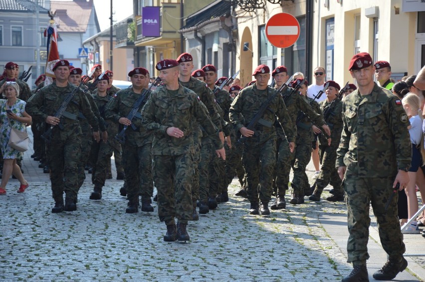 Uczestnicy i uczestniczki projektu "Trenuj jak żołnierz" złożyli przysięgę w Skierniewicach ZDJĘCIA