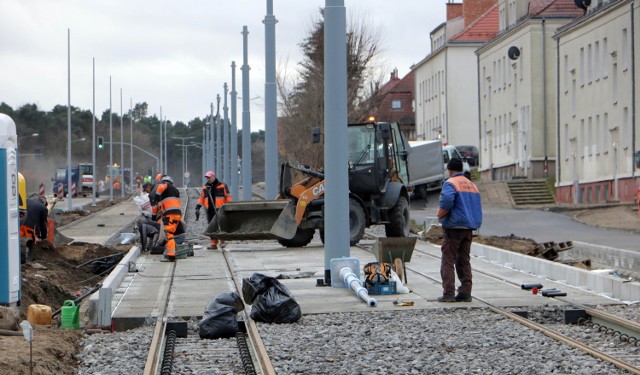 Znaczący jest postęp robót torowo-drogowych przy modernizacji sieci tramwajowej w Grudziądzu, na odcinku ulicy Chełmińskiej od Kraszewskiego do Tytoniowej.