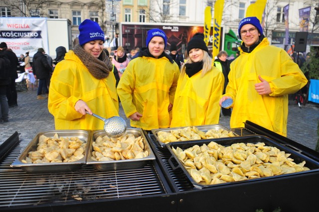 Wigilia dla ubogich i bezdomnych na krakowskim Rynku