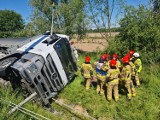 Tragiczny wypadek na drodze krajowej nr 94 koło Bochni, ciężarówka przewróciła się na jezdnię, 74-letni kierowca nie żyje