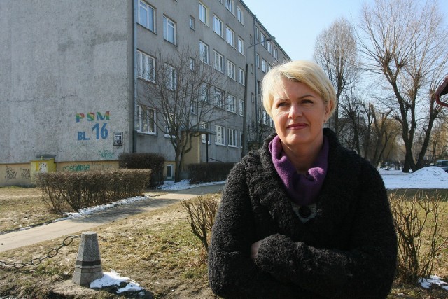 Ewa Pyć, mieszkanka bloku PSM, jest zadowolona ze sposobu płacenia za ogrzewanie