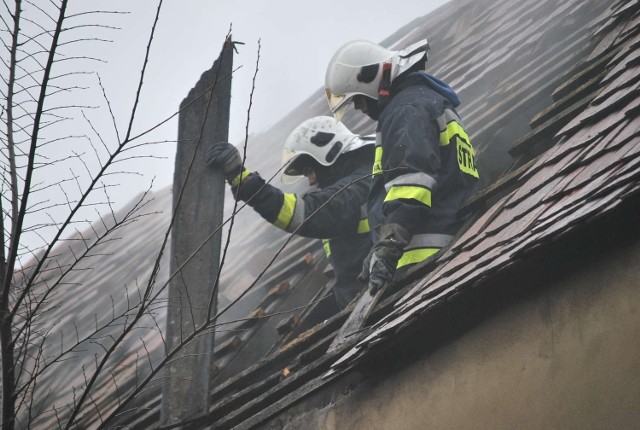 Pożar kamienicy na ulicy Średniej w Lesznie.