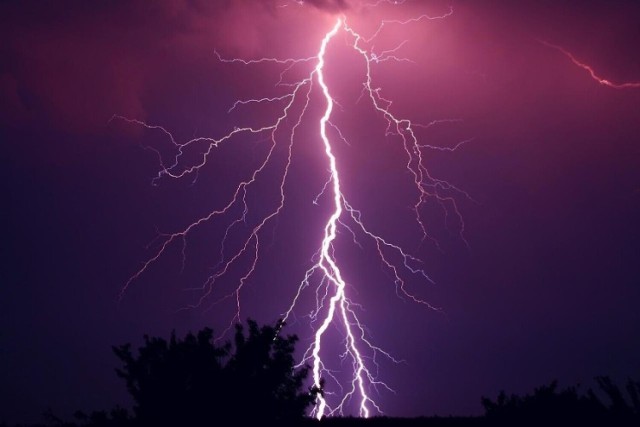 Groźne burze mogą przejść nad Grudziądzem. Służby przypominają o bezpieczeństwie