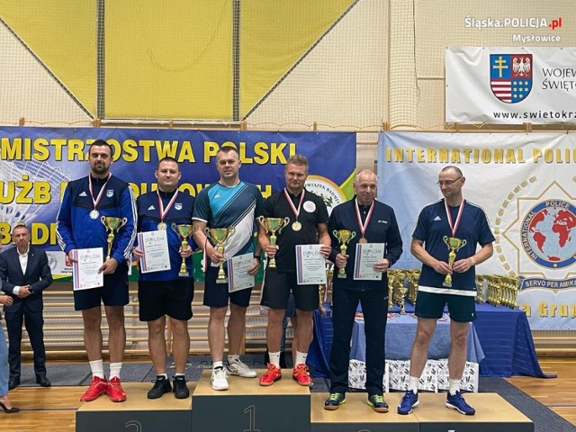 W grze deblowej w kategorii 35+ wspólnie ze swoim kolegą Grzegorzem Maciejewskim z Komendy Miejskiej Policji w Częstochowie wygrali wszystkie swoje pojedynki i zdobyli tytuł Mistrzów Polski.