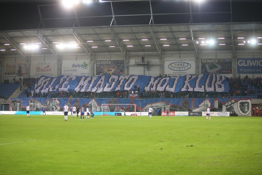 26.02.2022. Piast Gliwice - Górnik Zabrze. Oprawa kibiców...