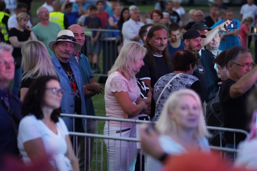 Czerwone Gitary i Piasek w takim klimacie  zakończyła się...