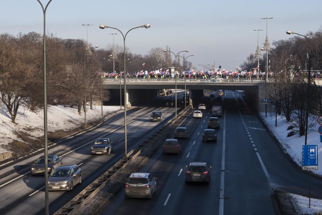 Marsz KOD w Warszawie. Manifestacja przeciwko inwigilacji [ZDJĘCIA]