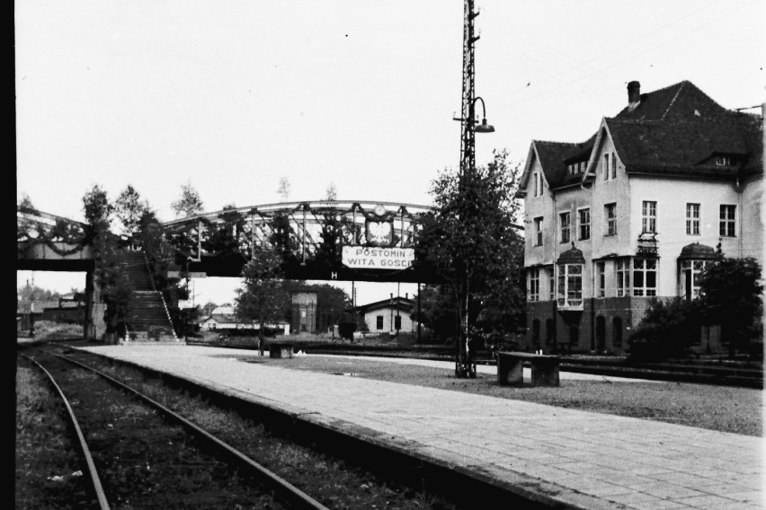 Fot. Dworca kolejowego w Ustce prawdopodobnie z 1946 roku,...