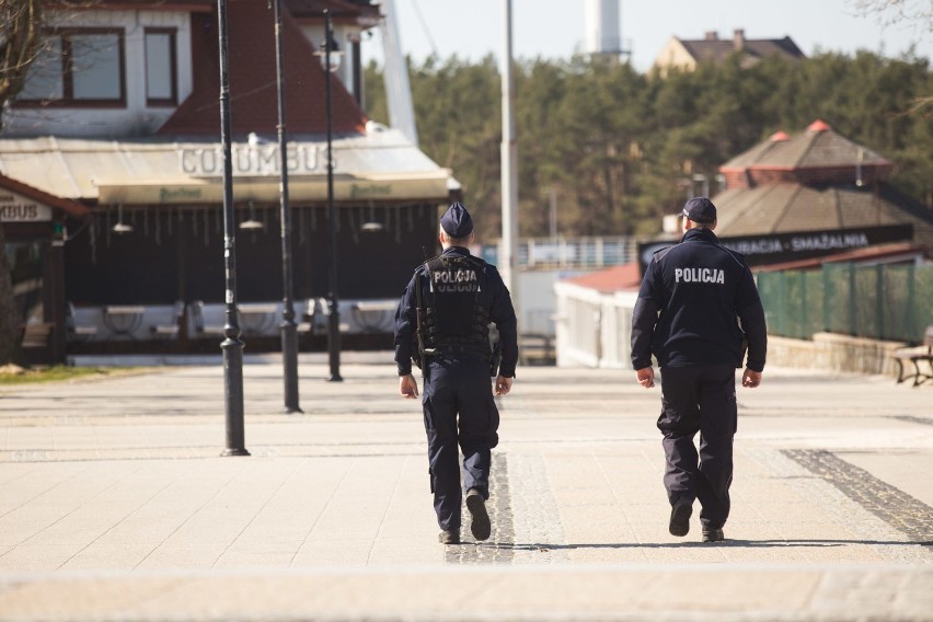 Wielkanoc bez spacerów w Ustce. Policjanci będą czuwać zwłaszcza na promenadzie 