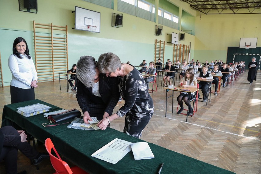 Sprawdzian Test szóstoklasistów 2014: Zdjęcia z egzaminu w Krakowie [ZDJĘCIA]