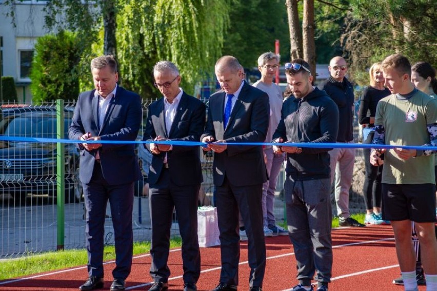 Konin. Nowoczesne centrum sportowo-rekreacyjne dla mieszkańców przy Zespole Szkół im. Mikołaja Kopernika otwarte