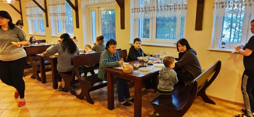 Strażacy ochotnicy pomagają ukraińskim mamom i dzieciom, które uciekły przed wojną