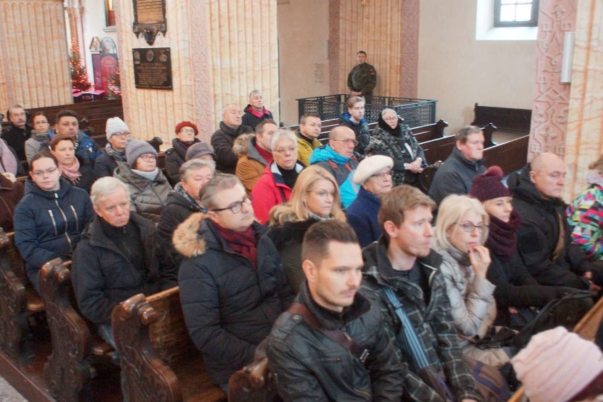 Kościół garnizonowy w Kaliszu opanowany przez turystów. ZDJĘCIA