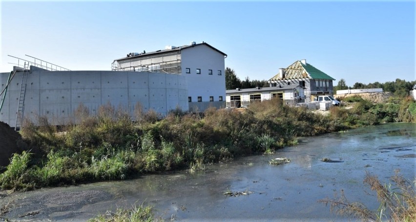 Wolbrom. Budują nową oczyszczalnię ścieków za 30 mln złotych. Prace szybko postępują [ZDJĘCIA]