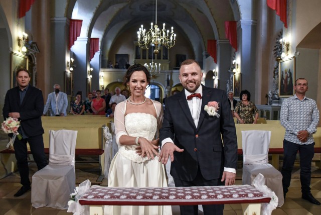 Justyna Sokołowska i Adrian Hołobowicz wzięli ślub w kościele pw. św. Hieronima w Bytomiu Odrzańskim